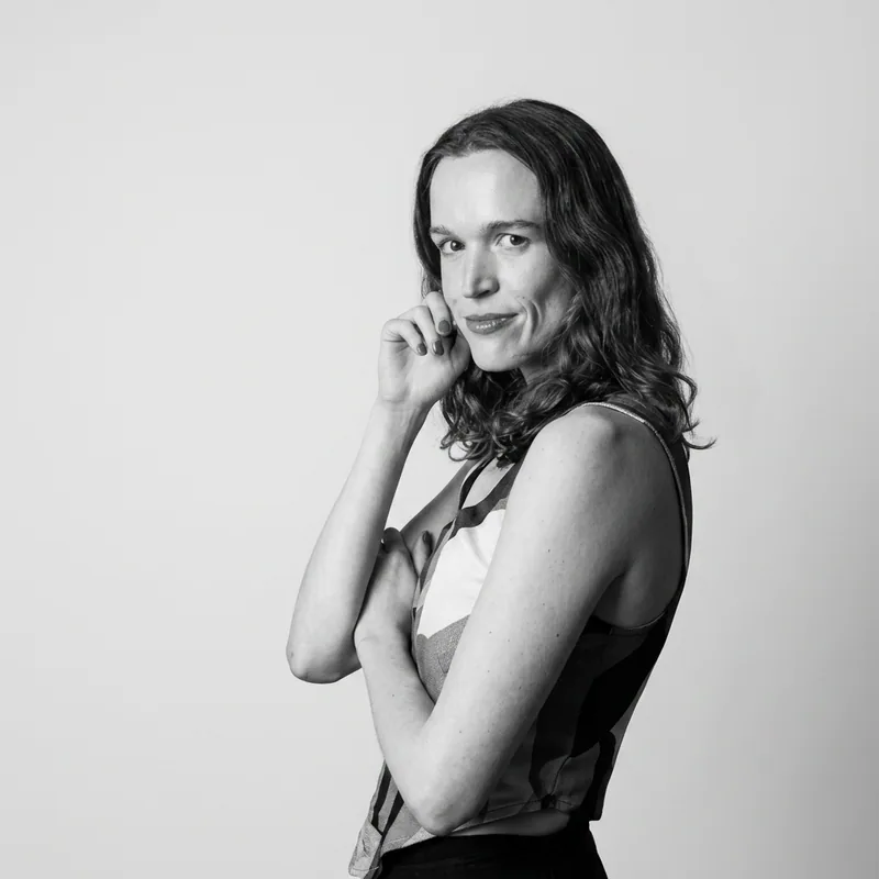 Liz Wells headshot